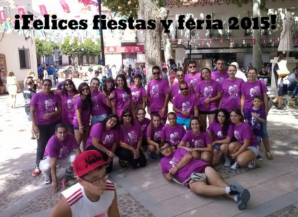 SorayaVillena21's tweet photo. Empiezan las ferias y a la peña 2⃣0⃣0⃣0⃣ Casualidades no se nos pierde una ¡Vamos con mucho ánimo!💪😊 #adealbaenferia http://t.co/EfFxsNC4WK