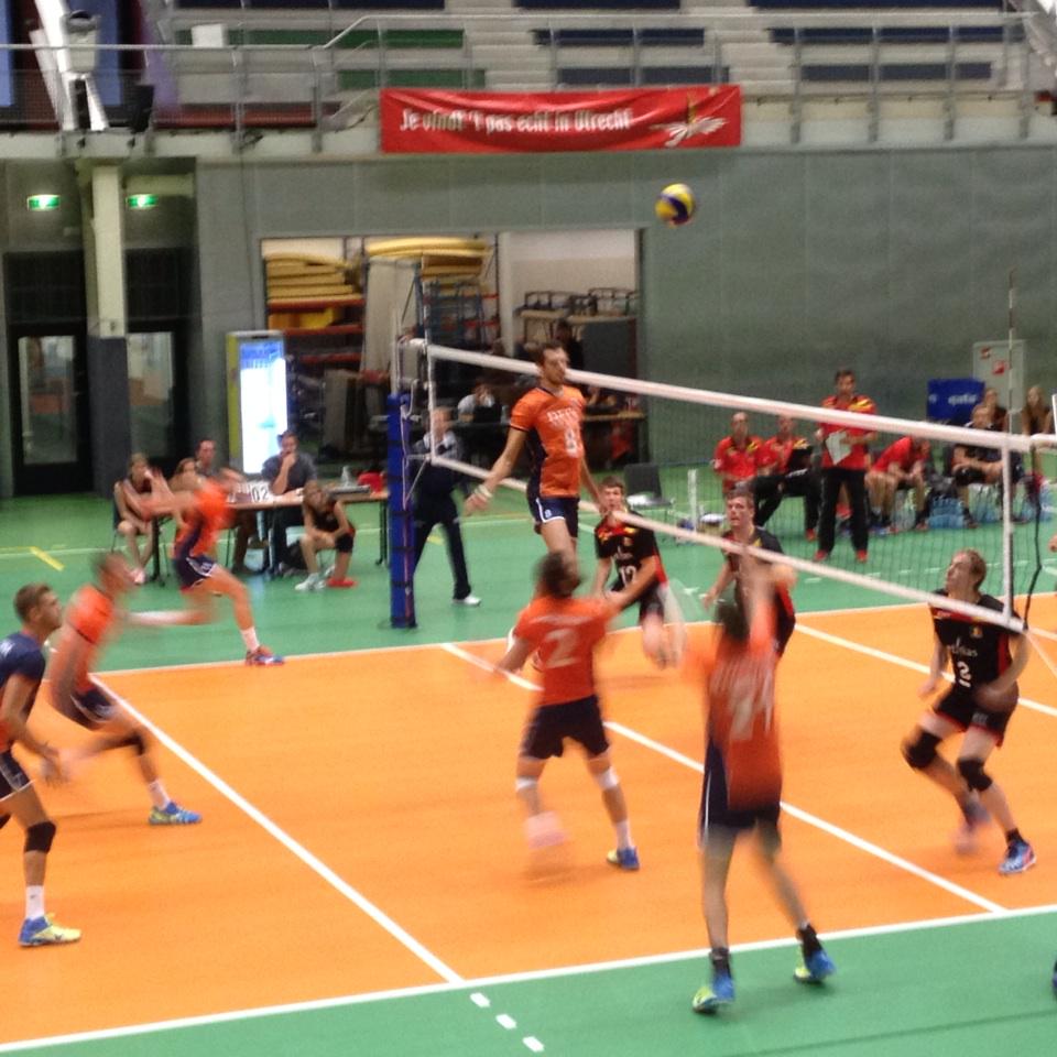 SHanrath's tweet photo. #Interland NL-BE #volleybal #galgenwaard http://t.co/447FbVnpcP