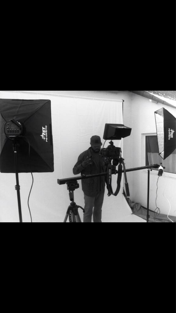 RMIGManagement's tweet image. Hakkerr HKR fait actuellement son clip by #sevenday à suivre