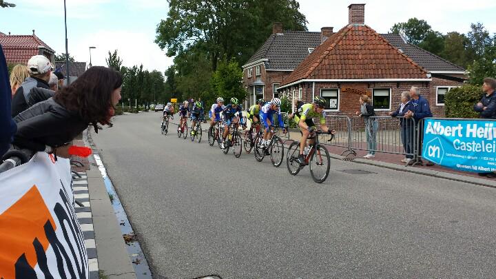 8 man 25 seconden voor op het een groep van 13 man