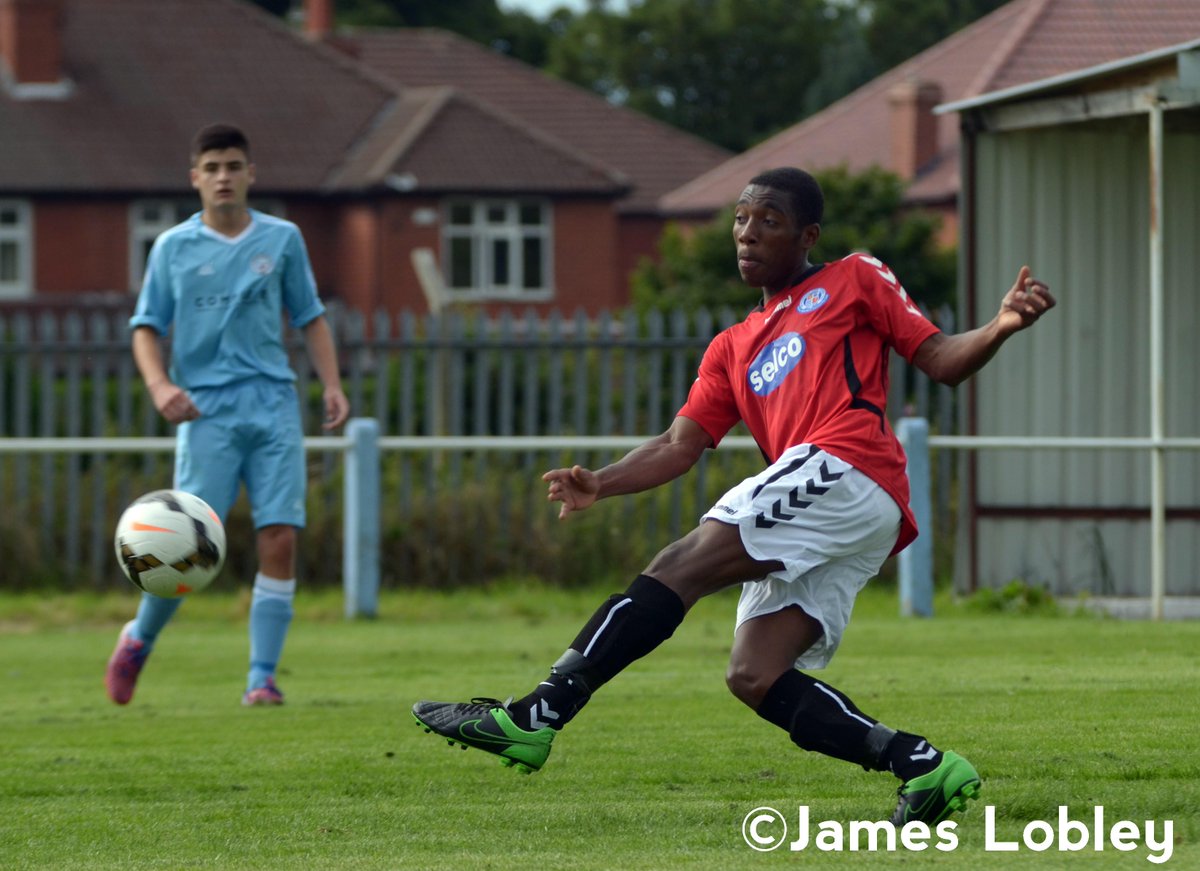 JamesLobley7's tweet photo. Half-Time: @MaineRoadFC Reserves 0-1 @Wtfcopenage http://t.co/OtfxUzwXgT
