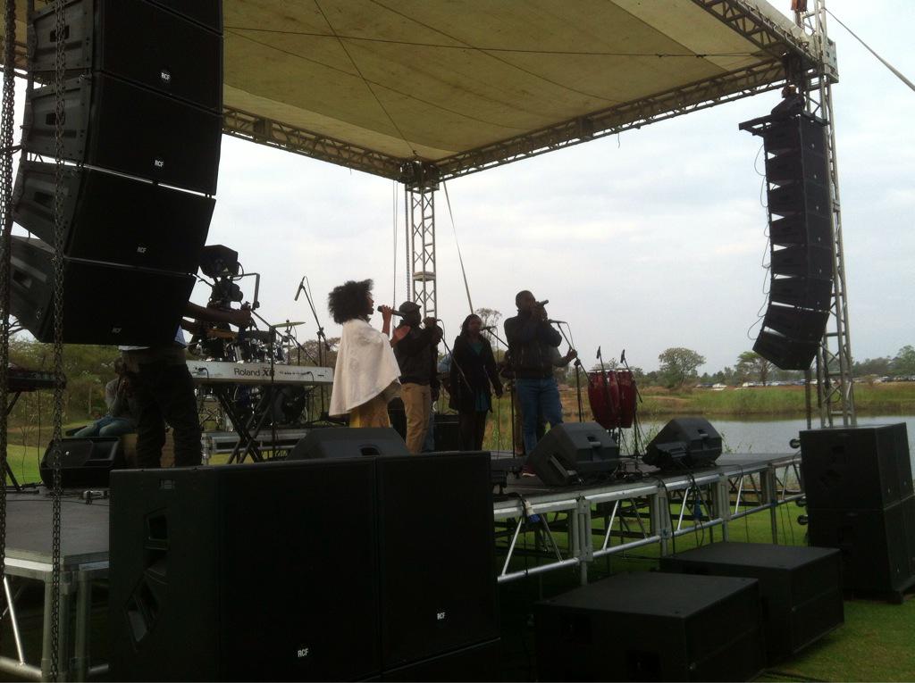 GriottOfficial's tweet photo. The @TinasheMakura and Amara Brown Collabo Zimbabwe #SpringStringsZw http://t.co/01nXcHuABk