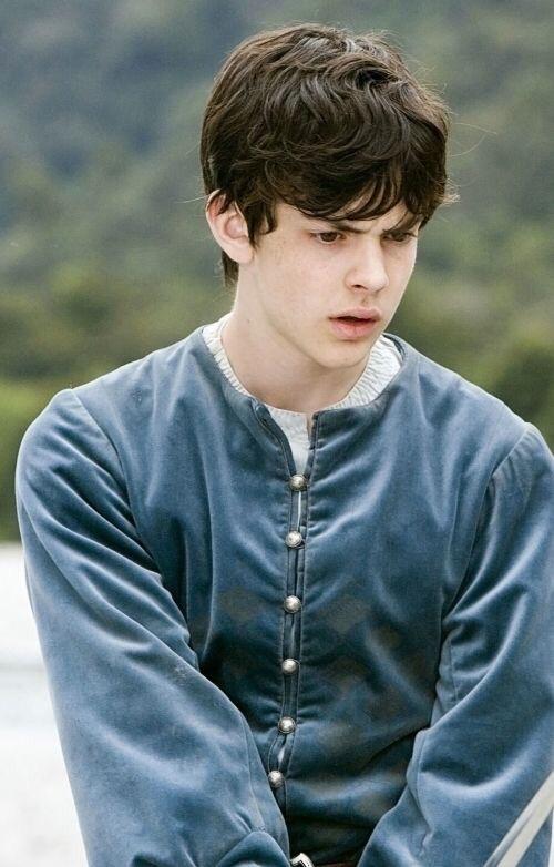 Happy birthday to this piece o\ hunk Skandar Keynes. He was everything in Prince Caspian   