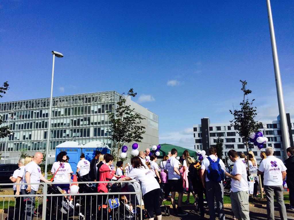 vivieannecarr's tweet photo. Team @premierinn Glasgow keeping walkers refreshed for @yorkhillcharity 10k walk today http://t.co/yj3osb2Nzv
