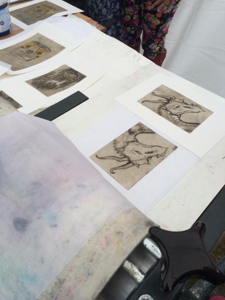 biswellprint's tweet photo. Printmaking at Towersey Festival. #printmaking #etching #printmakingworkshops http://t.co/62Z8nMnk0N