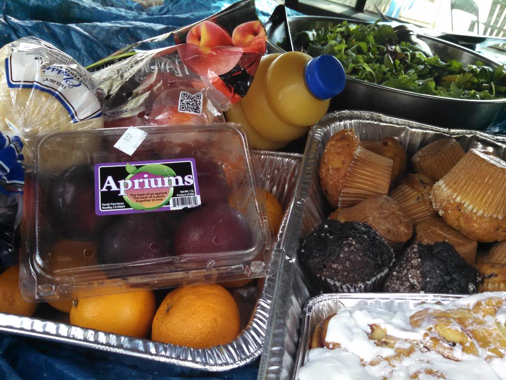 FNBind's tweet image. Big #SaturdayShare in 30min. - may outdo our #(65 served last wk)- finally counting plates #foodnotbombs=&amp;gt;#datadriven