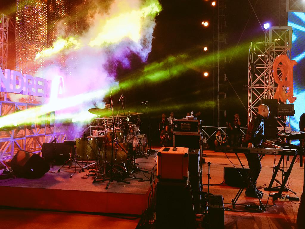 "<a href="/AdibHidayat/">Adib Hidayat</a>: Aksi <a href="/DE19WA/">Dewa19</a> feat <a href="/Ari_lasso/">#arilasso</a> &amp; Tyo Nugros! #Soundrenaline2015 "