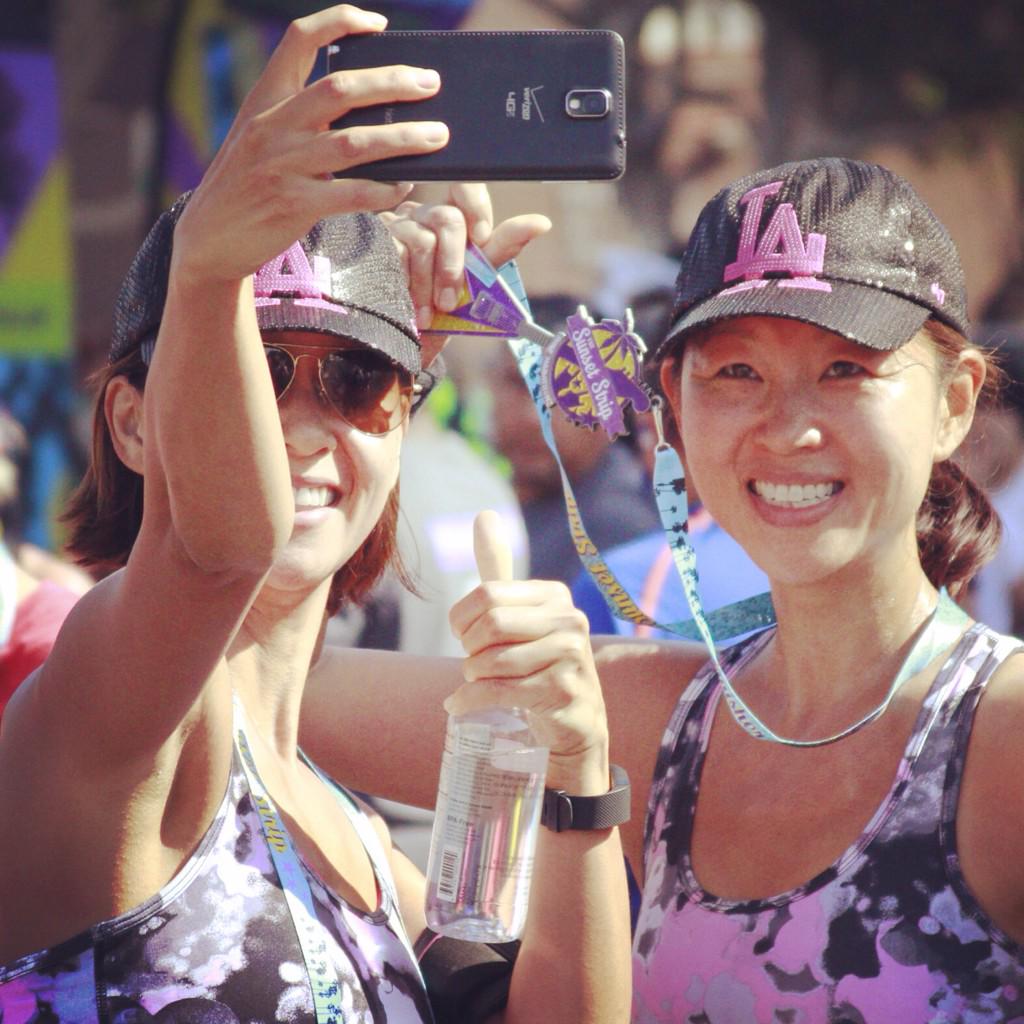 FLSelfie's tweet photo. Go Team Pink!
#finishlineselfie #selfie #runsunsetstrip #run #marathontraining #triathlon #fit #JUSTDOIT http://t.co/fFRYbGaCVJ