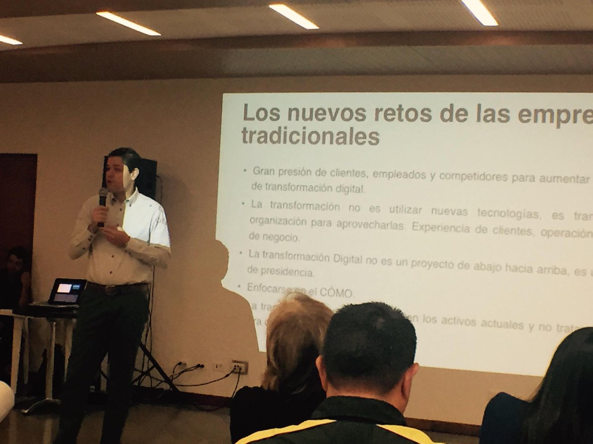 Colombiafiesta's tweet photo. Con conferencias sobre el periodismo y el turismo en entornos digitales... (at @elteatrico) https://t.co/kLjxnPNT5f http://t.co/E15tLunt2V