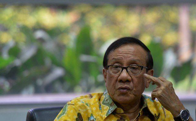 Metro_TV's tweet photo. [Populer] Akbar: Rupiah Melemah, Pemerintah Harus Kerahkan Seluruh Tenaga http://t.co/KwfwHX7Icf http://t.co/nKF5bGJqIt