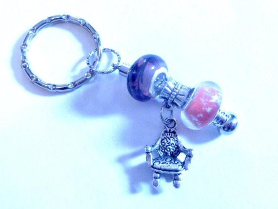valroseshowers's tweet image. Silver chair keychain beaded by EnchantedRoseProduct
goo.gl/eoOY4p #pottiteam #pht1 #promomyshop
