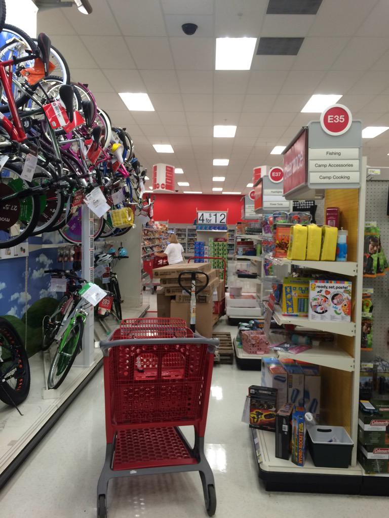 SandraMcGrew9's tweet photo. Another stellar Saturday @Target  in midtown. No need to keep aisles clear for your customers. #fail #constantfail http://t.co/VZhWhvGEzJ