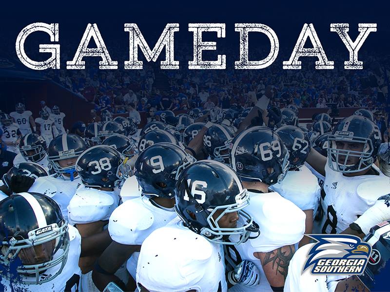 21MudSlinger's tweet photo. Welcome Back to Football Season!!! 
Right @KELCARMS??!?? 
All Hail Southern!! http://t.co/P0Gsh6grOH