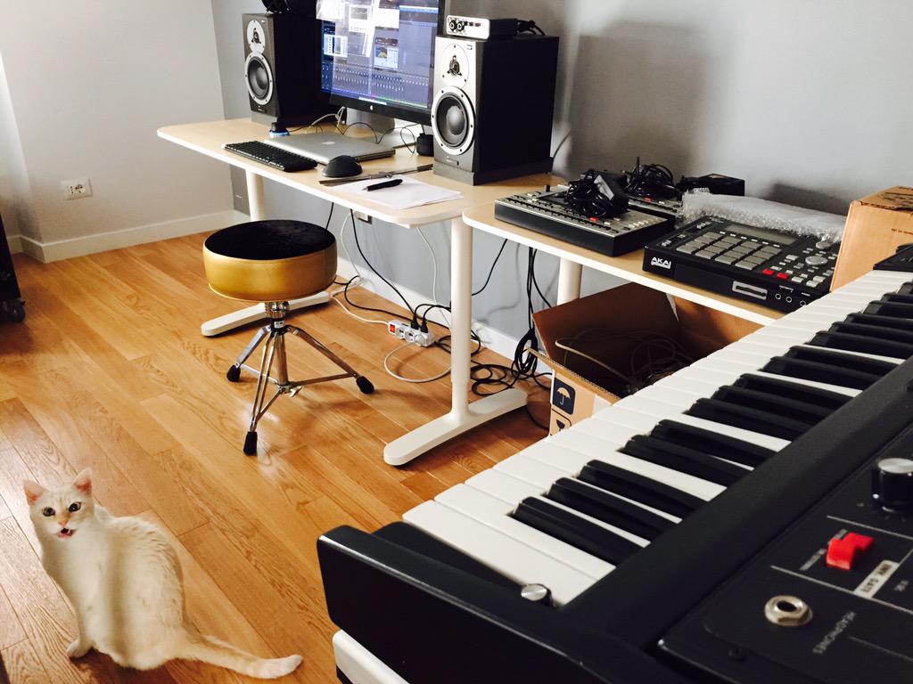 geeklapeeno's tweet image. New studio setup... Tough task!