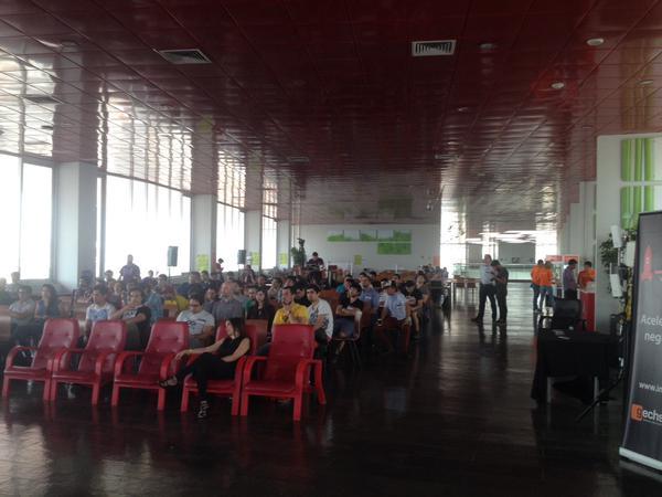 granguru's tweet image. Exitosa Primera Jornada de la #DevConChile 2015 en @USanSebastian | Hoy hasta las 19 hrs #EnDevConCL @DevConChile