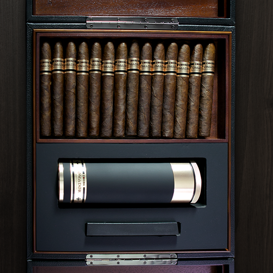 ComadorCigar's tweet photo. Preparation for a celebration. 

#LaborDay #Comador http://t.co/Ymi3tEK8wY