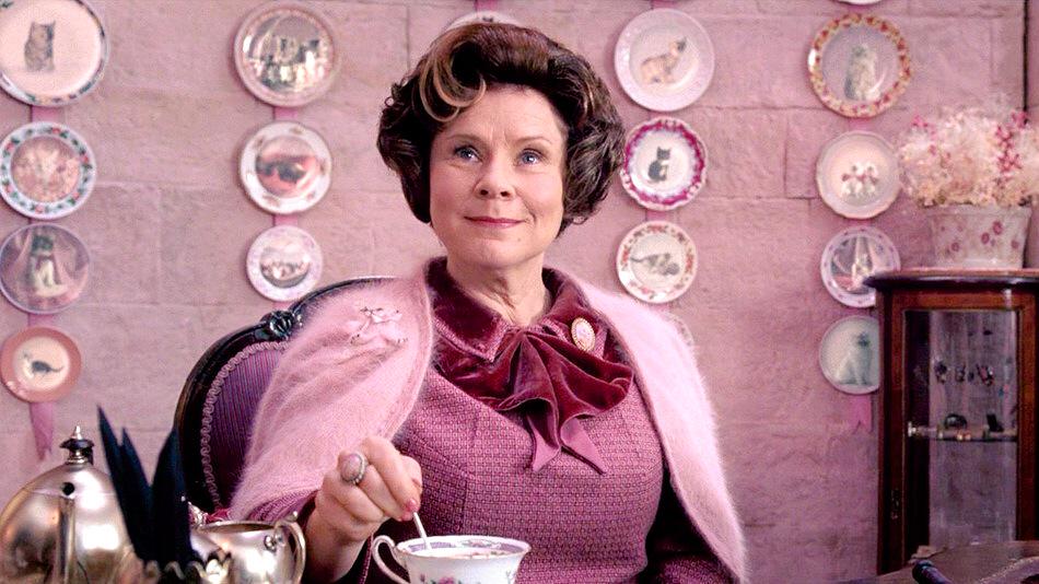 TweetsHogwarts's tweet photo. ¿Con que "malvada" te quedas? 
RT Bellatrix Lestrange
FAV Dolores Umbridge http://t.co/5mWQot0UKD