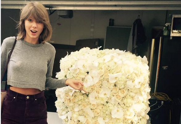XXL's tweet photo. Kanye West sends Taylor Swift a heartwarming gift: http://t.co/ULr0dcVInD http://t.co/F5NZOQRWXz