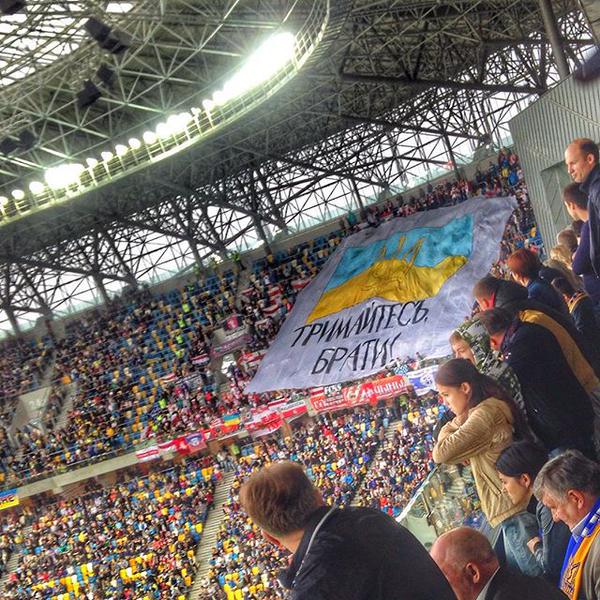 Білоруські фанати у Львові підтримали Україну Фото: twitter.com/svaboda