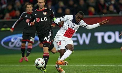 LeMeeDylan_'s tweet image. Matuidi ça fait 28 ans qu'il fait des passes comme ça, il s'est jamais fait les croisés. La vie est injuste.