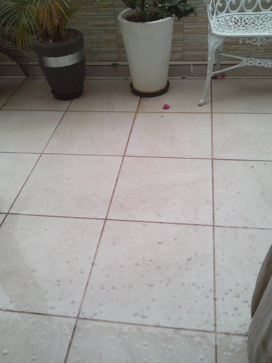 Granizo em BH .. primavera chegou !!! <a href="/climatemponews/">Dreg STI</a> @sitebhaz <a href="/bhtempo/">BH TEMPO</a>