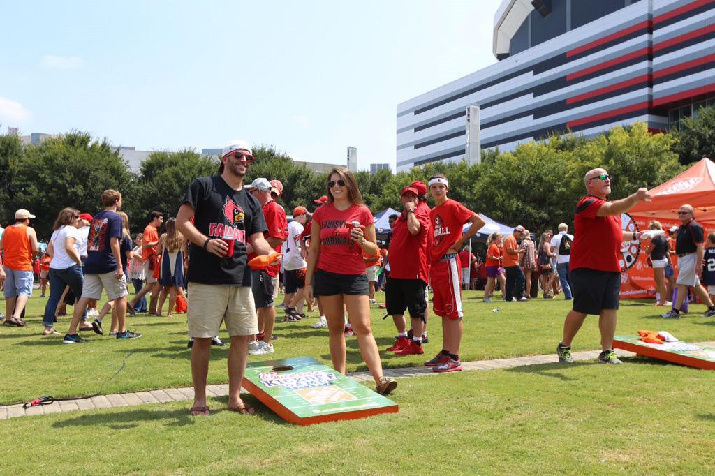 GoCards's tweet photo. #CardNation tailgates make it official…It’s 🏈 season! #GoCards #YearOfTheFan http://t.co/XIhjdzCZMO