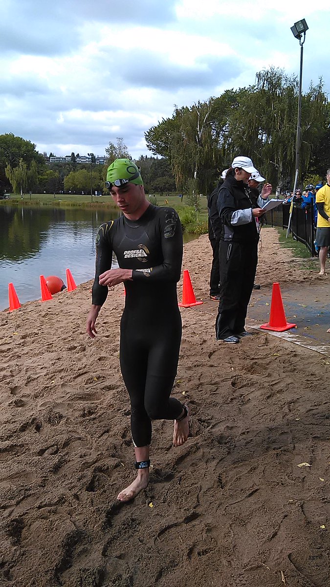 Stefan Daniel walking out to the swim start, Canada will definitely be cheering for him today! #WTSEdmonton #paratri