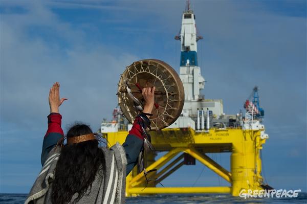 GrennPeace attacca Shell in Groelandia: stanno ucidendo le Balene per cercare il petrolio