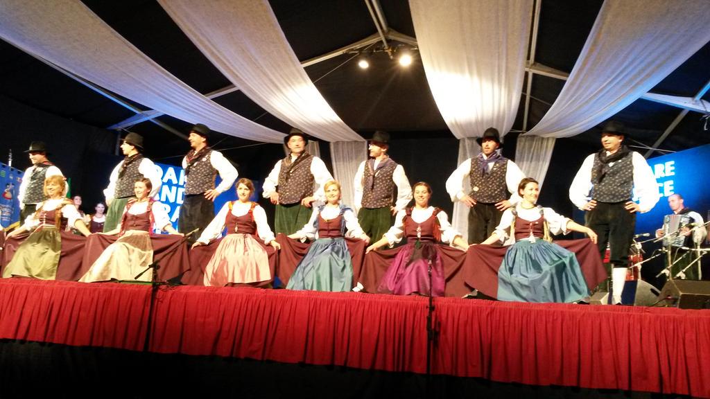 delnegromarco's tweet photo. Danzando a #blessano #danzandotraipopoli #danzeriniudinesi http://t.co/ILhskfUfOS