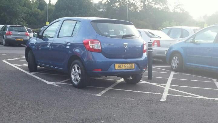 JRZ6698 - There isn't even a space here... What a plonker! How can people get away with this kind of behaviour???