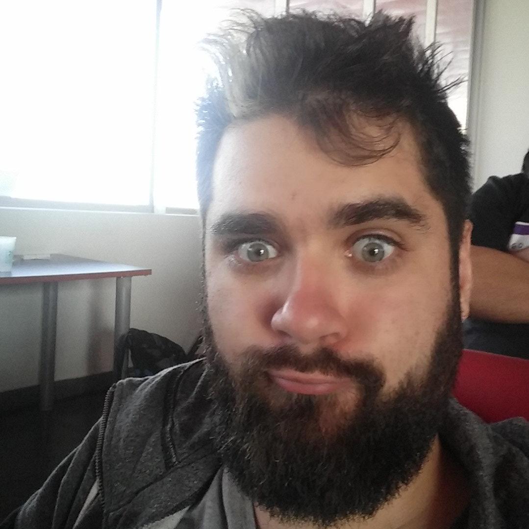 elburabure's tweet image. Me quiero ganar la xbox #EnDevConCL Haganme retweet!