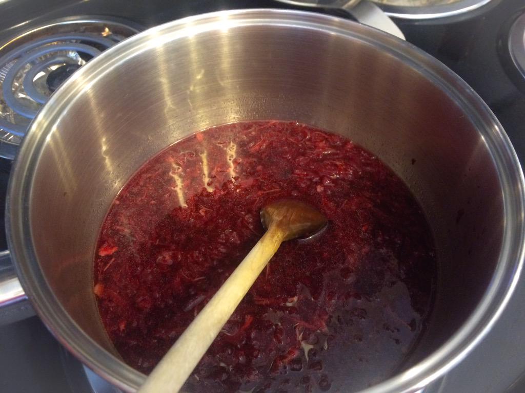 PhitPhysioTam's tweet image. Perfect day for @PerogyGuy borchst #didispellthatright #beets #garlic #comfortfood #yum
