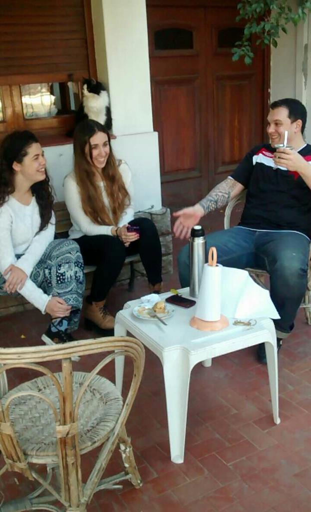 guimargo's tweet photo. Todo muy casual acá... @EugeeSoleer @magdalenamargo @leomargo #TheChiv http://t.co/MvpNOUNPiq