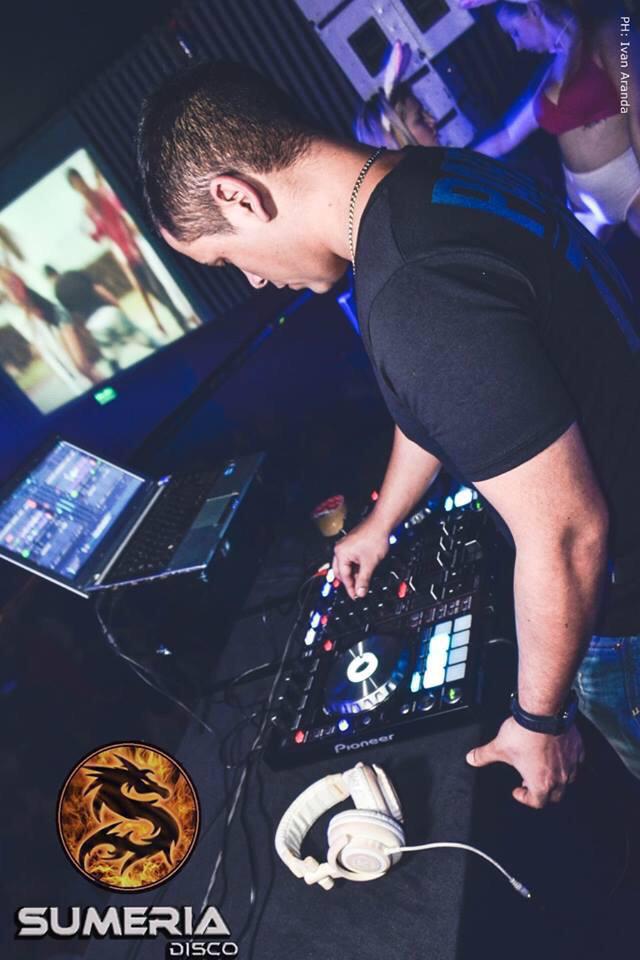 DiscoSumeria's tweet photo. El Palacio de la MegaDiversion hoy Explota @DiscoSumeria  festejamos con @BLASTERDJ3000 @piyuelitook dale que dos vos http://t.co/p2CUZpEH7k