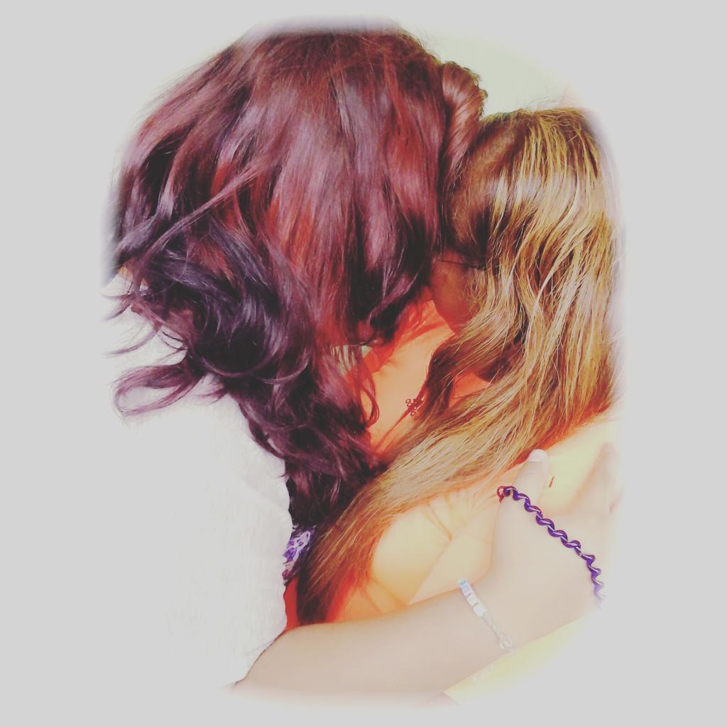guayaca15__'s tweet photo. Te adoro #Syza.☺💜👭 http://t.co/hla1CpX31a