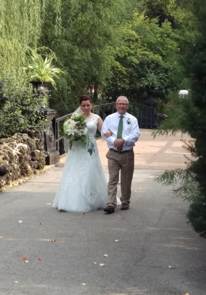 Ericstl6's tweet photo. My friend @libman37 is a beautiful bride. #2ndShiftWedding http://t.co/xhVtpPbM3t