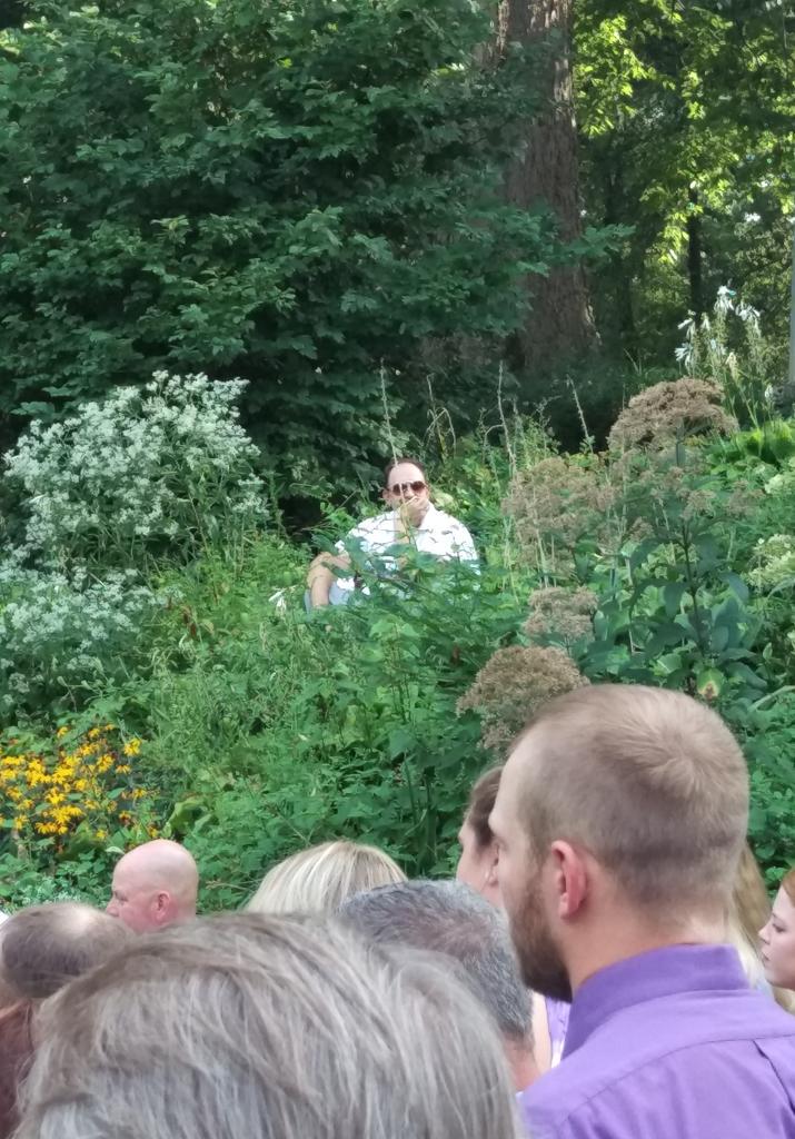 Ericstl6's tweet photo. Shout out to the creepy guy in the weeds. Music on point. @mfgrocery #2ndShiftWedding http://t.co/AI2qoVZyLc