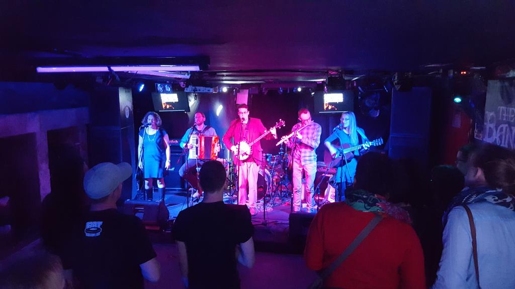 InfiniteHive's tweet photo. Folk group @captainsbiscuit made a lot of new friends this evening @B_Labyrinth 
Classic murder ballads! http://t.co/98KdBHmN4g