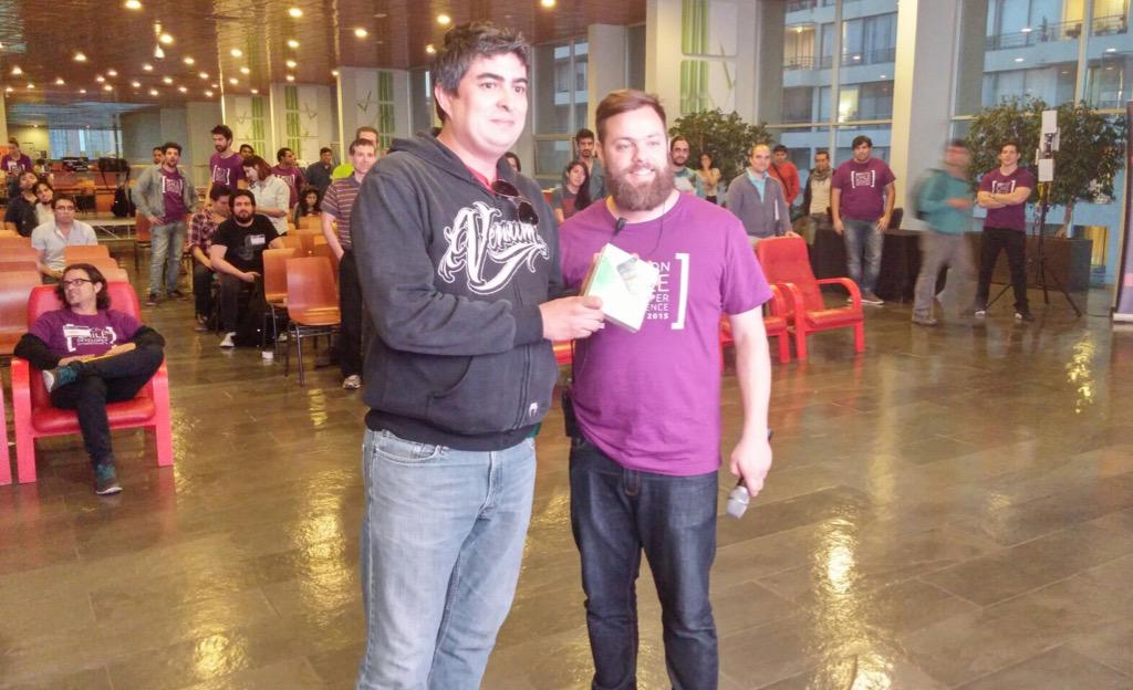 DevConChile's tweet image. El ganador del #lumia635 de @MSFTChile #EnDevConCL @ichstudios #aplausos