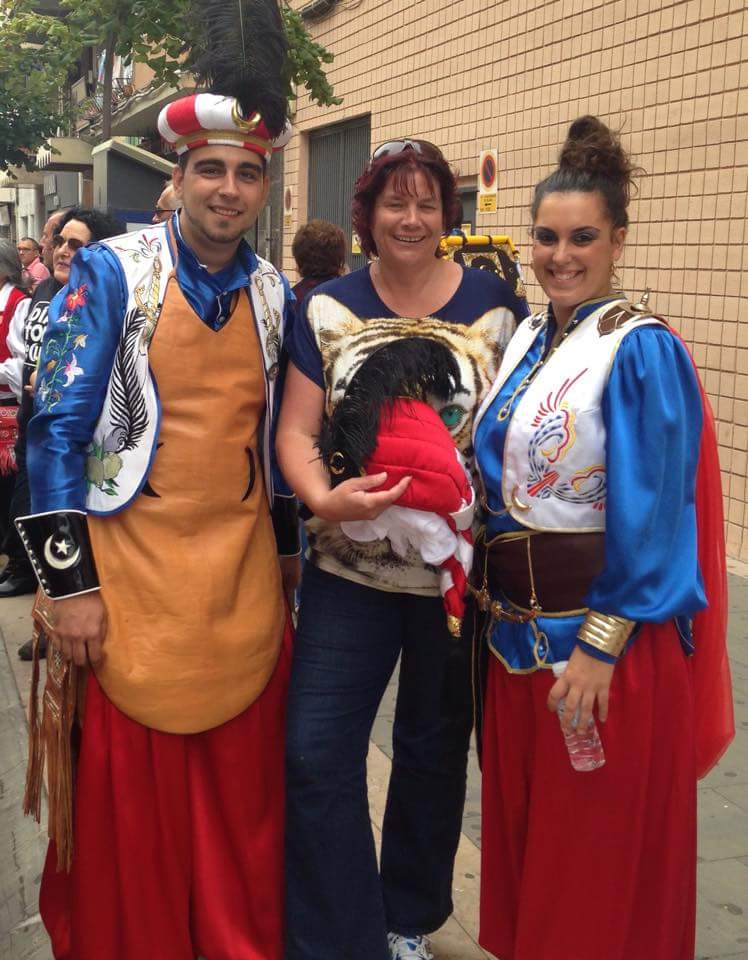 Danycg91's tweet photo. @lorena09Ll terminar de desfilar y ke diga una inglesa ke a venido a ver nuestras fiestas "photo photo please!" jeje http://t.co/SJBGgmY8Em
