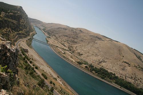 Akhir Zaman Sungai Eufrat Mengering Dan Gunung Emas Tersingkap - AnekaNews.net