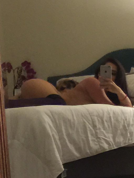 Lady has no chill http://t.co/9itEpo40di<a href="/tag/playwithyourself"class="tags"><span>#playwithyourself</span></a>