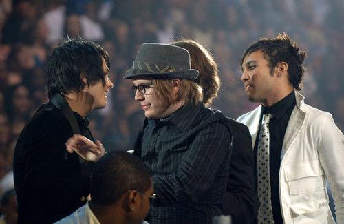 faveswithfaves's tweet photo. gerard, patrick, pete and andy http://t.co/T7GFBnEjuU