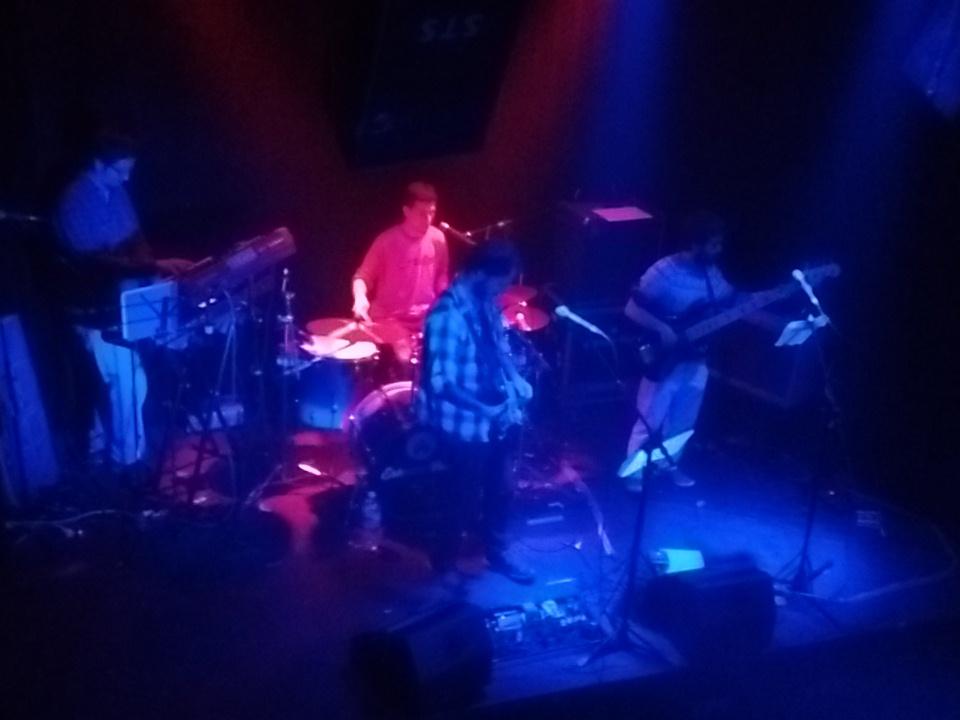 Esenciavudu's tweet photo. Ya arrancó el #CicloRockFederal en @ClubVBar con #CetusRex de #Olavarría, en un rato nosotros venite!! http://t.co/sZ33tAjX9E