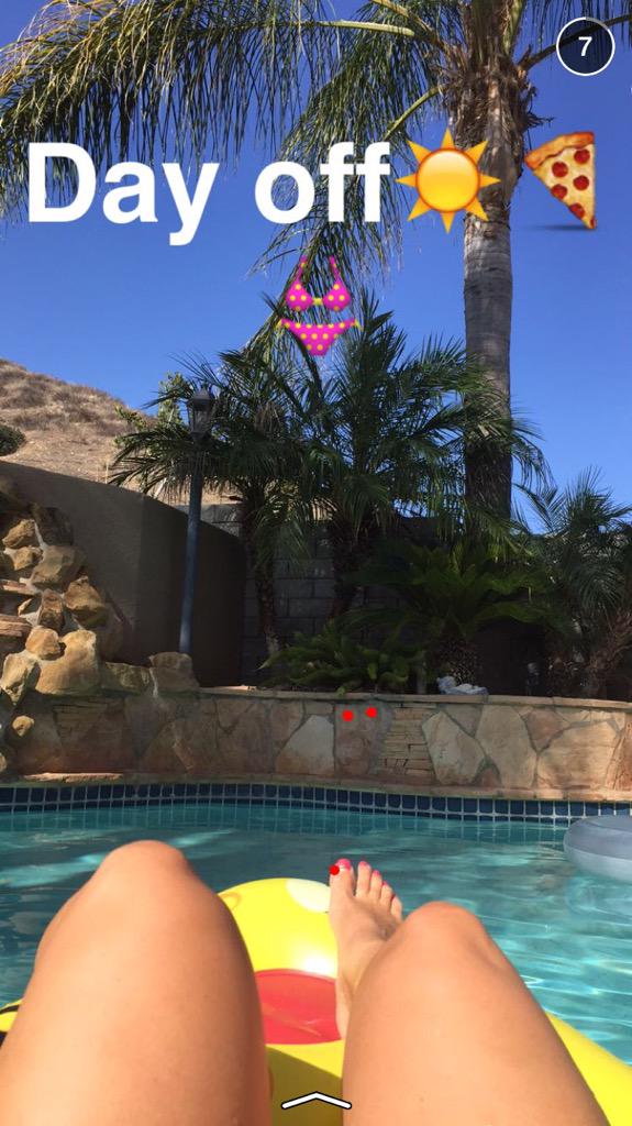 Julisk8Juli's tweet photo. #dayoff #flightattendant #crewlife  #kennychesney http://t.co/HYbk3s0FuQ