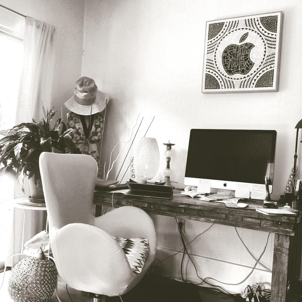 VanishingTwice's tweet photo. At Lele's | #artdeco #popart #laart #lostangeles #coffeechair #zia #hollywood #losangeles #apple #sunsetjunction http://t.co/L6e8fRyl7n