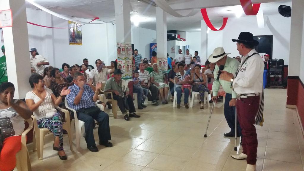 Javieralcalde15's tweet photo. Con Javier Ocampo Alcalde de la Virginia http://t.co/byx044wSvx