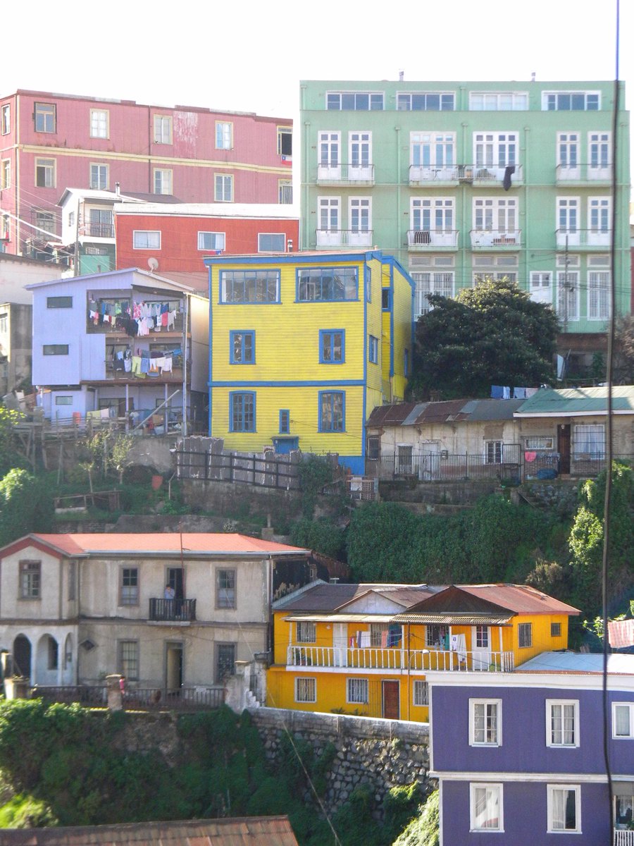 #TheYellowHouse Bed &amp; Breakfast. Quality lodging in one of the most beautiful cities in Chile! @Valparaíso