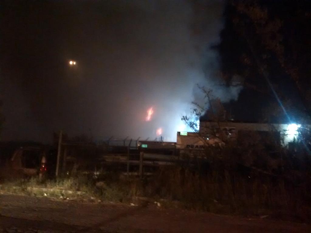 MuseumMon's tweet image. .@680NEWS .@starradiobox Fire on Kelfield gas reignited. Bangs heard, flames shooting up.