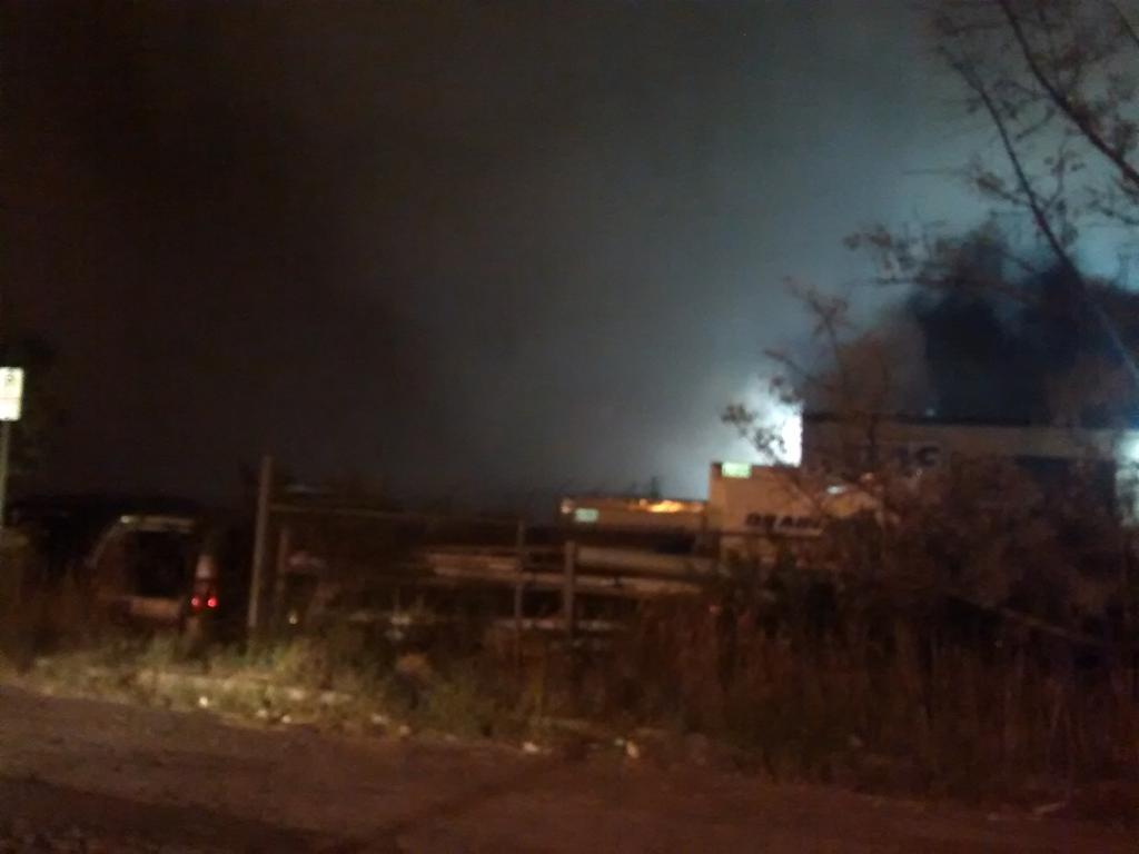 MuseumMon's tweet image. .@680NEWS .@starradiobox Fire on Kelfield gas reignited. Bangs heard, flames shooting up.